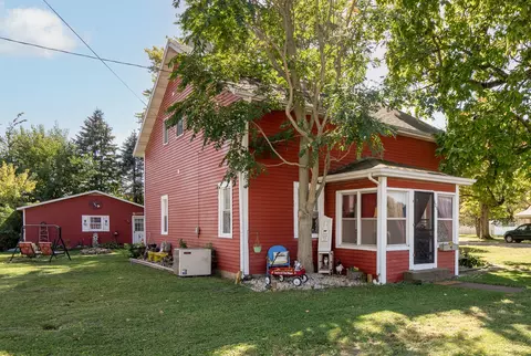 423 W Railroad St, Earlville, IL 60518