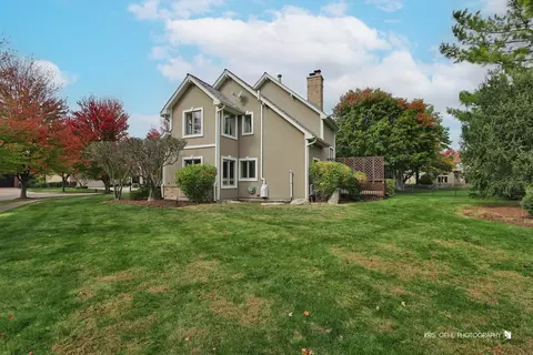 Exterior - 1069 Reddington Dr, Aurora, IL 60502 photo 6 of 8