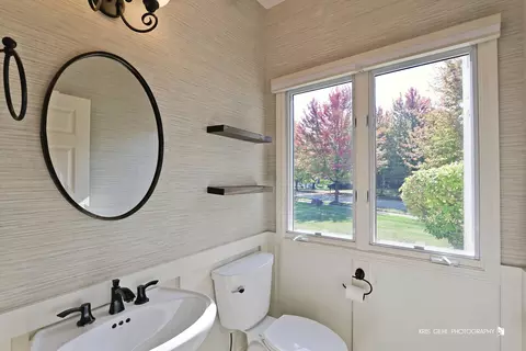 Bath - 1069 Reddington Dr, Aurora, IL 60502 photo 1 of 6