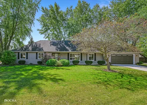 61 Briargate Cir, Sugar Grove, IL 60554