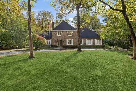 1215 Oak Trail Dr, Libertyville, IL 60048