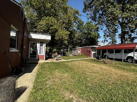 1010 Summit St, Bloomington, IL 61701 photo 2