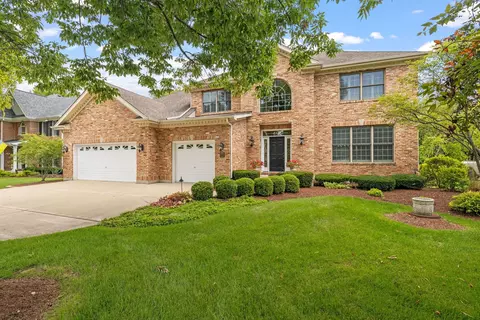 2 S S723 S Wendelin Ct, Wheaton, IL 60189