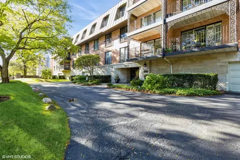 680 Green Bay Rd #207, Winnetka, IL 60093