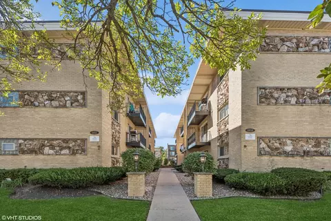 6852 N Northwest Hwy #1C, Chicago, IL 60631
