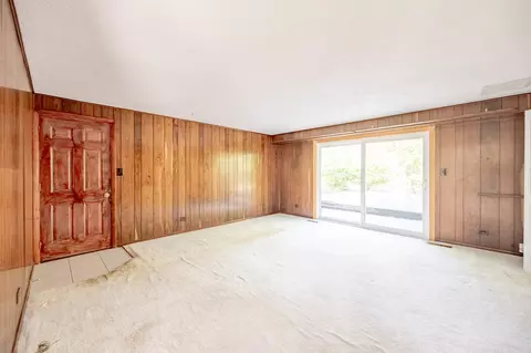 Living - 891 Park Ln, Hoffman Estates, IL 60192 photo 2 of 2