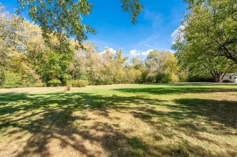 Exterior - 891 Park Ln, Hoffman Estates, IL 60192 photo 3 of 4