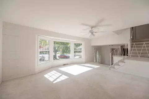 Living - 891 Park Ln, Hoffman Estates, IL 60192 photo 1 of 2