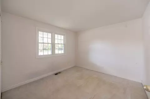 Bedroom - 891 Park Ln, Hoffman Estates, IL 60192 photo 1 of 4