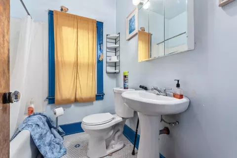 Bath - 243 E North Ave, Elmhurst, IL 60126 photo 2 of 2