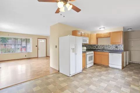 1504 Williamsburg Dr, Champaign, IL 61821 photo 4