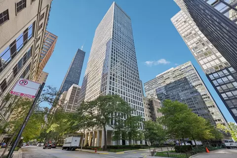 260 E Chestnut St #2703, Chicago, IL 60611