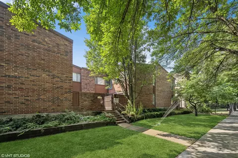 1801 W Touhy Ave #H, Chicago, IL 60626