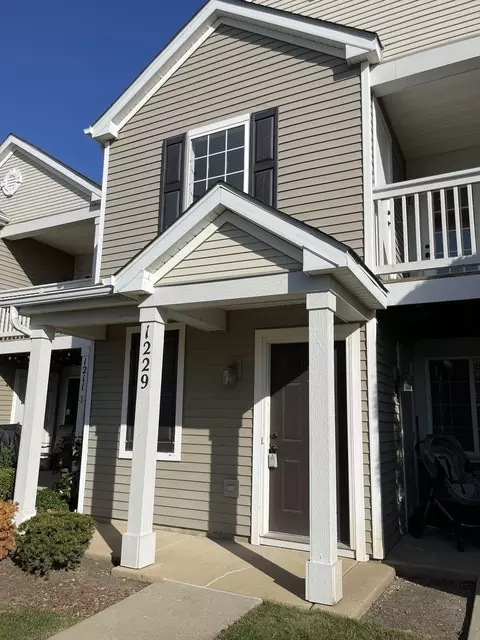1229 Silverstone Dr #627, Carpentersville, IL 60110