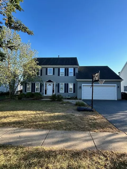 741 Cimarron Dr, Cary, IL 60013 photo 1