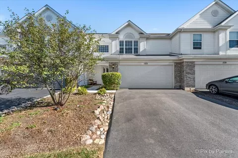 572 Yorkshire Ln, Pingree Grove, IL 60140