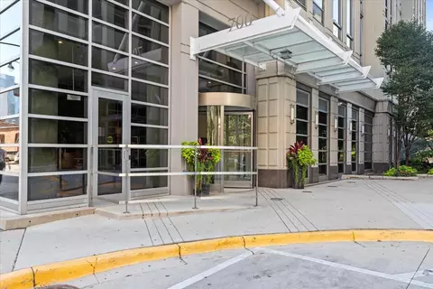 700 N Larrabee St #210, Chicago, IL 60654