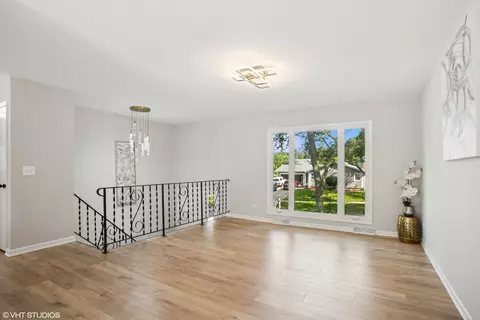 Living - 11 Hickory Ln, Algonquin, IL 60102 photo 1 of 2