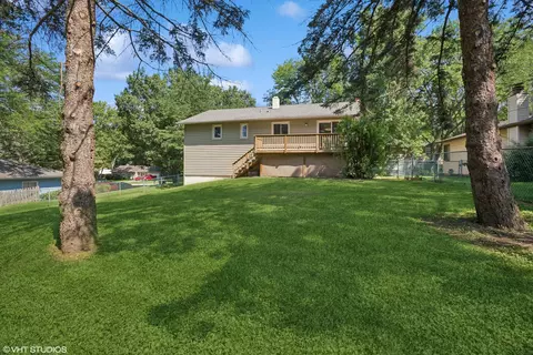Exterior - 11 Hickory Ln, Algonquin, IL 60102 photo 3 of 3