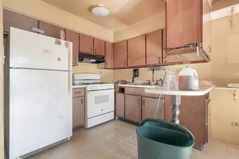 Kitchen - 745 Dulles Rd, Des Plaines, IL 60016 photo 1 of 2