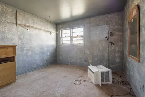 Bedroom - 745 Dulles Rd, Des Plaines, IL 60016 photo 1 of 3