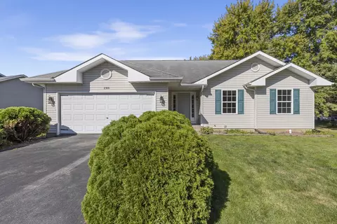 2300 Candlewick Dr, Poplar Grove, IL 61065