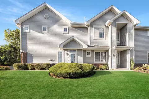 574 Blue Springs Dr, Fox Lake, IL 60020