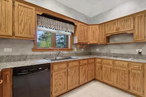 30 Pine Tree Ln, Burr Ridge, IL 60527 photo 5