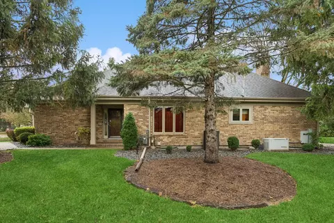 30 Pine Tree Ln, Burr Ridge, IL 60527 photo 2