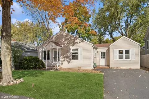 1007 Rockland Rd, Lake Bluff, IL 60044