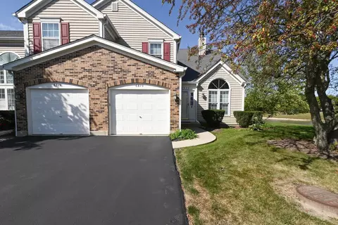 6870 Hampton Cir, Gurnee, IL 60031