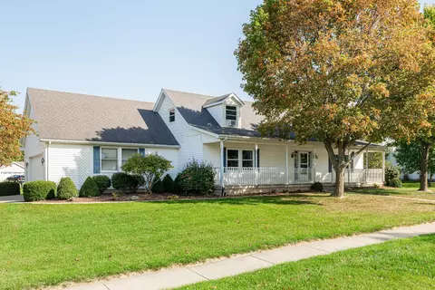 727 Freed Rd, Sycamore, IL 60178