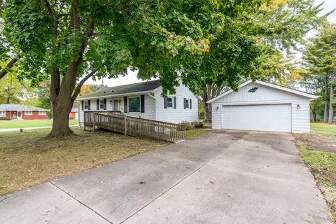 41617 N Illinois St, Zion, IL 60099