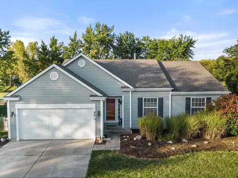 96 Jefferson Ln, Streamwood, IL 60107