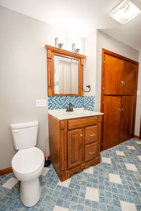 Bath - 636 S May Ave, Kankakee, IL 60901 photo 5 of 5