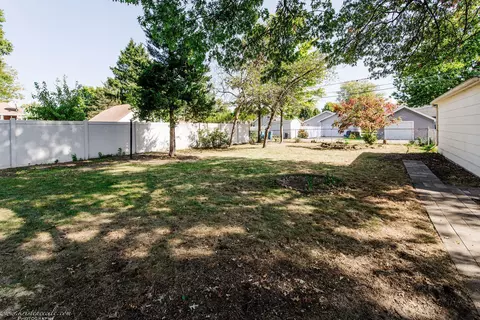 Exterior - 636 S May Ave, Kankakee, IL 60901 photo 6 of 10