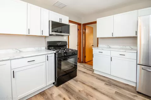 Kitchen - 636 S May Ave, Kankakee, IL 60901 photo 4 of 4