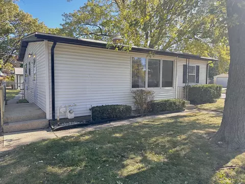 801 Foran Ln, Aurora, IL 60506 photo 2