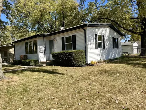 801 Foran Ln, Aurora, IL 60506