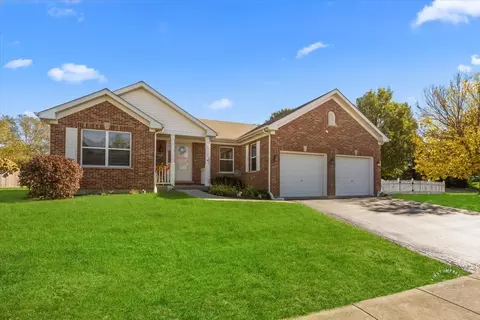 1004 N Oak Creek Dr, Genoa, IL 60135