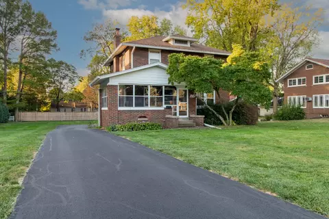 1907 E Oakland Ave, Bloomington, IL 61701