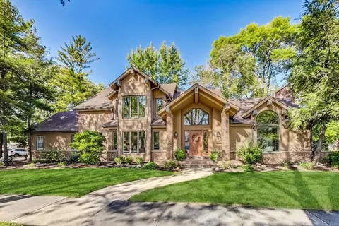 713 S Main St, Mount Prospect, IL 60056