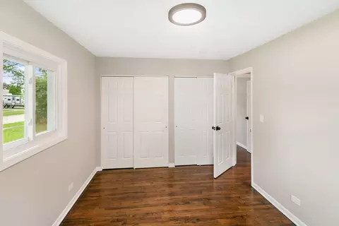 Bedroom - 45 Des Plaines Ln, Hoffman Estates, IL 60169 photo 2 of 4