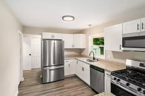 Kitchen - 45 Des Plaines Ln, Hoffman Estates, IL 60169 photo 2 of 2
