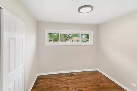 Bedroom - 45 Des Plaines Ln, Hoffman Estates, IL 60169 photo 4 of 4