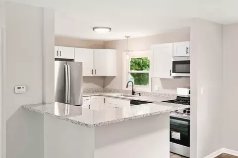 Kitchen - 45 Des Plaines Ln, Hoffman Estates, IL 60169 photo 1 of 2