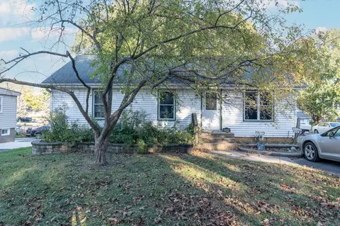 1126 Jewett St, Woodstock, IL 60098