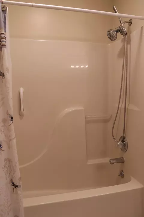 Bath - 502 Jenkran Way #2, Morrison, IL 61270 photo 2 of 3