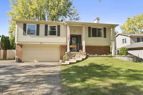 419 Quarry Dr, Bolingbrook, IL 60490