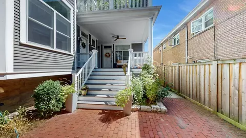 116 S Grove Ave #C, Oak Park, IL 60302